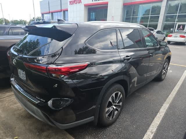 Thumbnail: 2022 Toyota Highlander - 7