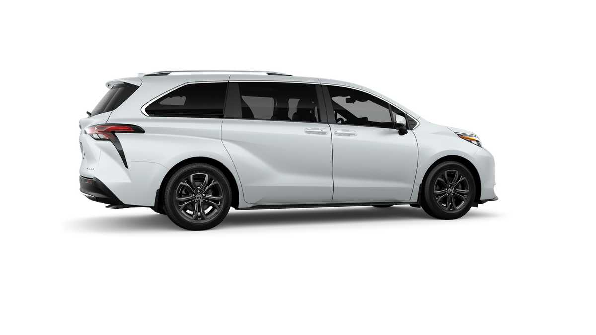 Thumbnail: 2026 Toyota Sienna - 11