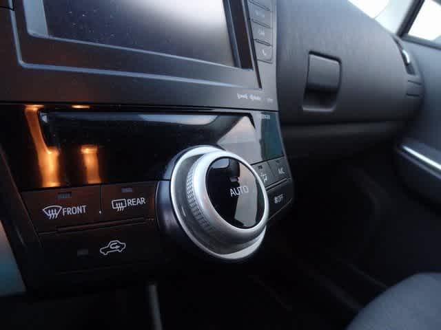 Thumbnail: 2012 Toyota Prius v - 11