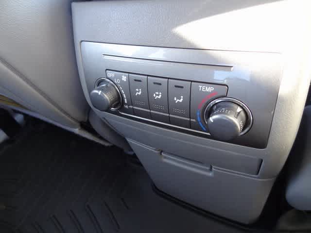 Thumbnail: 2013 Toyota Highlander - 24