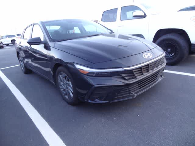 Thumbnail: 2024 Hyundai Elantra - 4