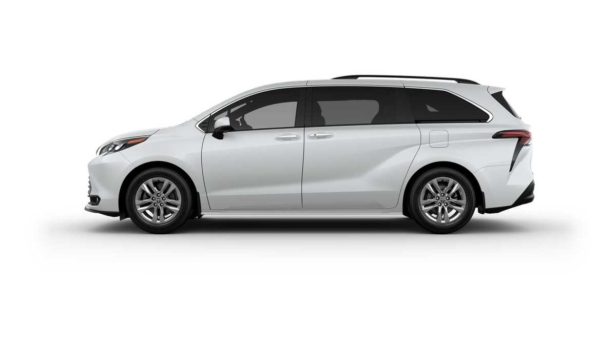Thumbnail: 2025 Toyota Sienna - 4