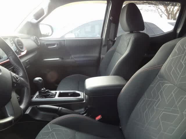 Thumbnail: 2016 Toyota Tacoma - 7