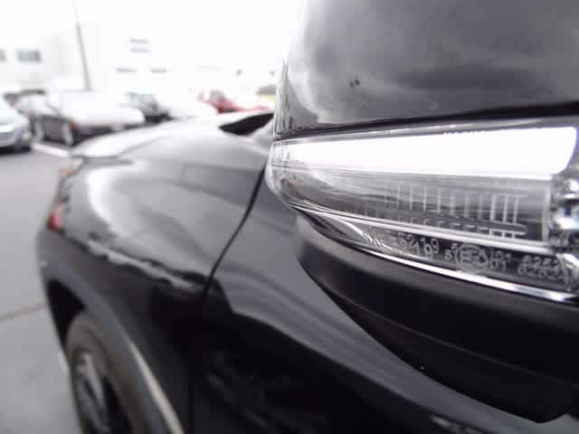Thumbnail: 2023 Toyota Highlander - 20