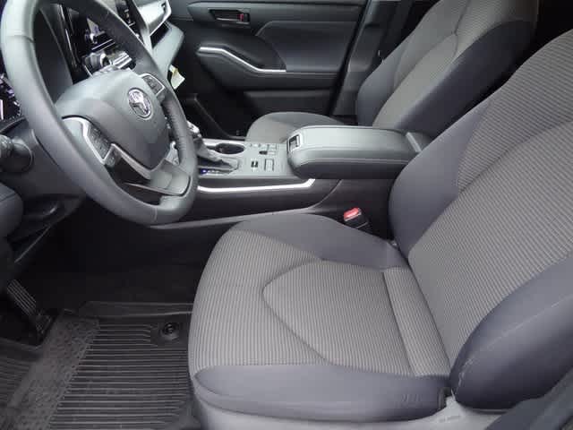 2024 Toyota Highlander LE 10