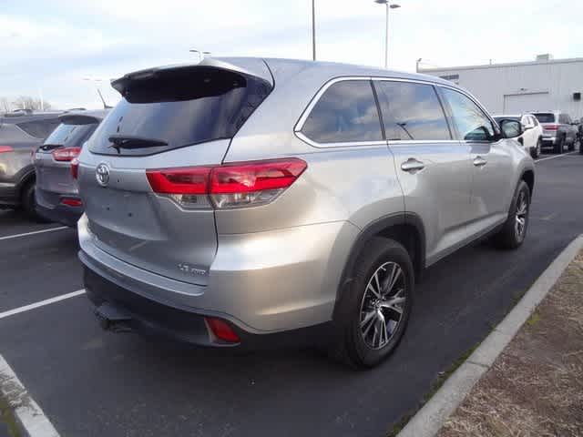 Thumbnail: 2019 Toyota Highlander - 6