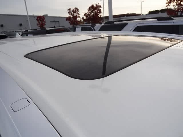 Thumbnail: 2019 Toyota Highlander - 16