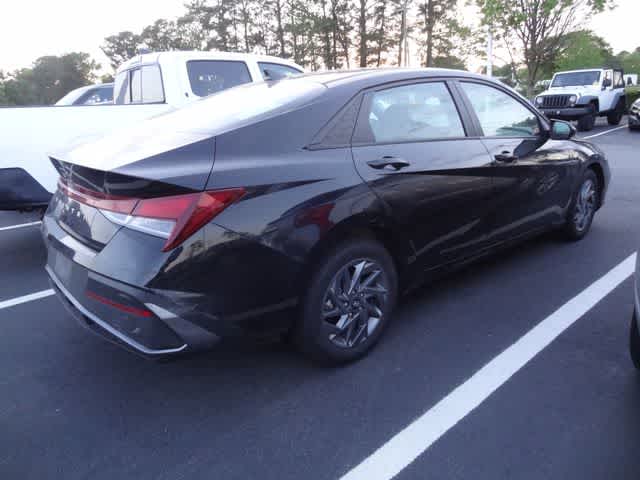 Thumbnail: 2024 Hyundai Elantra - 5