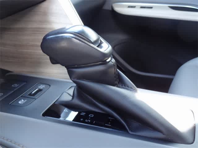 Thumbnail: 2022 Toyota Venza - 15