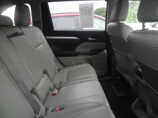 Thumbnail: 2015 Toyota Highlander - 11