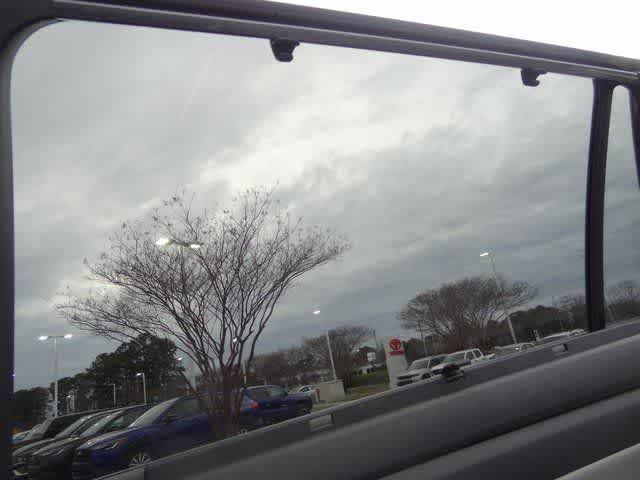 Thumbnail: 2023 Toyota Highlander - 16