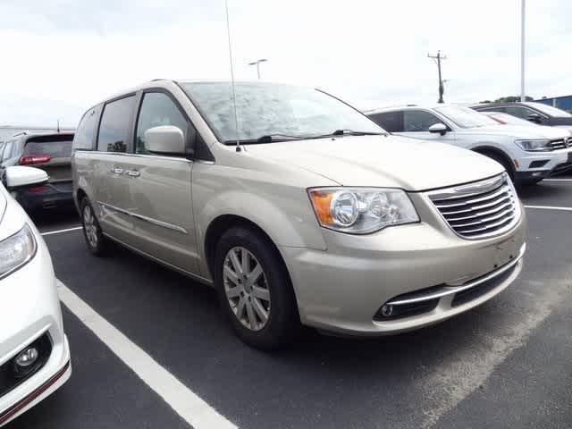 Thumbnail: 2016 Chrysler Town & Country - 5