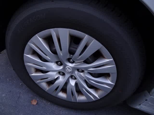 Thumbnail: 2012 Toyota Camry - 19