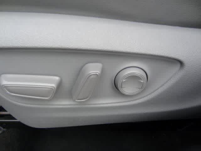 Thumbnail: 2023 Toyota Highlander - 7