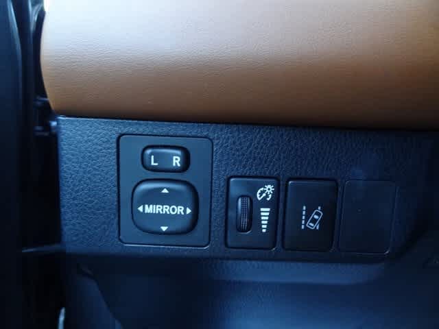 Thumbnail: 2018 Toyota RAV4 - 11