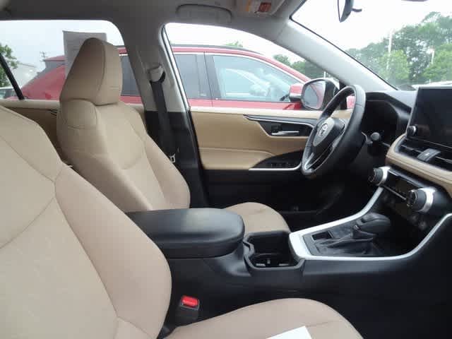 2024 Toyota RAV4 XLE 9