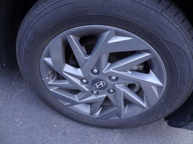 Thumbnail: 2024 Hyundai Elantra - 13