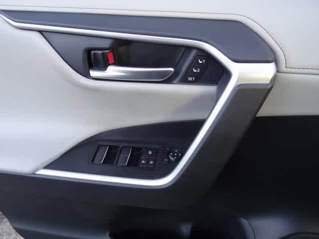 Thumbnail: 2025 Toyota RAV4 - 16