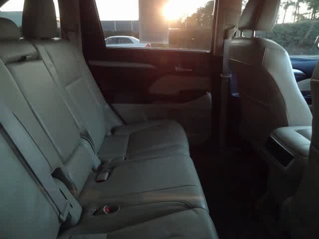 Thumbnail: 2015 Toyota Highlander - 9