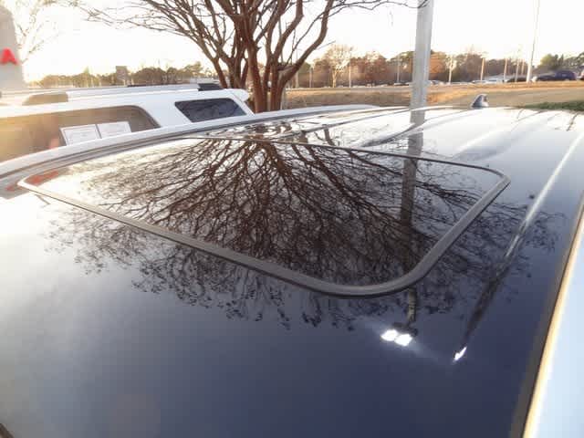 Thumbnail: 2023 Toyota Highlander - 15