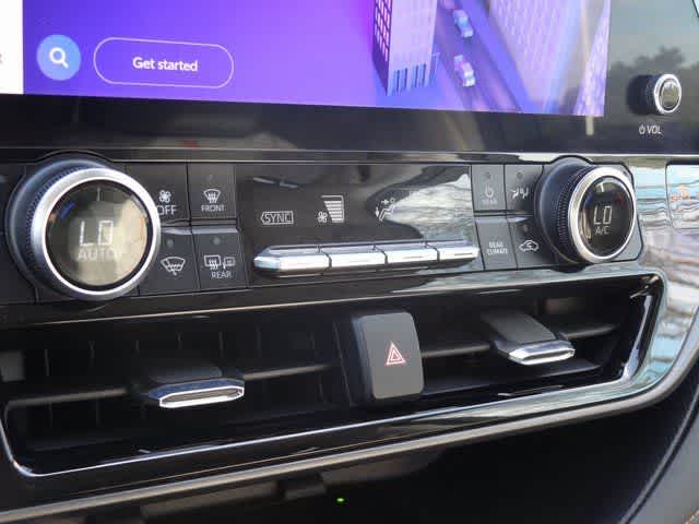 Thumbnail: 2023 Toyota Highlander - 33