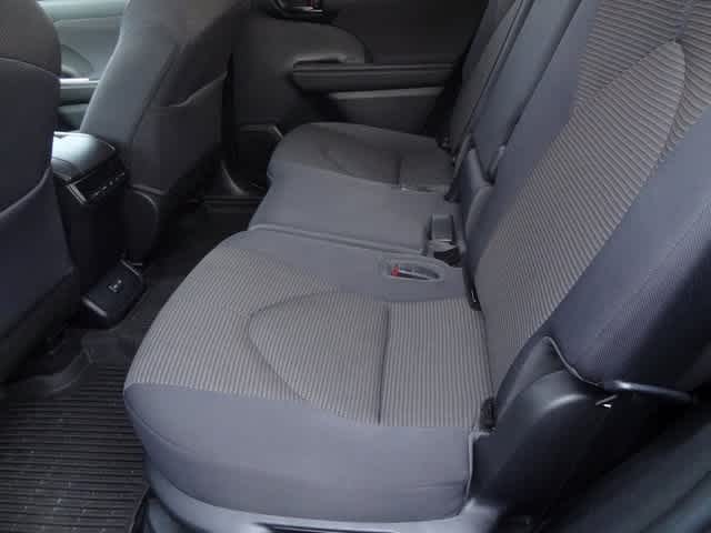 Thumbnail: 2023 Toyota Highlander - 18