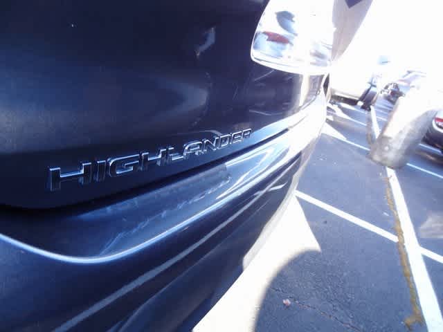 Thumbnail: 2023 Toyota Highlander - 19