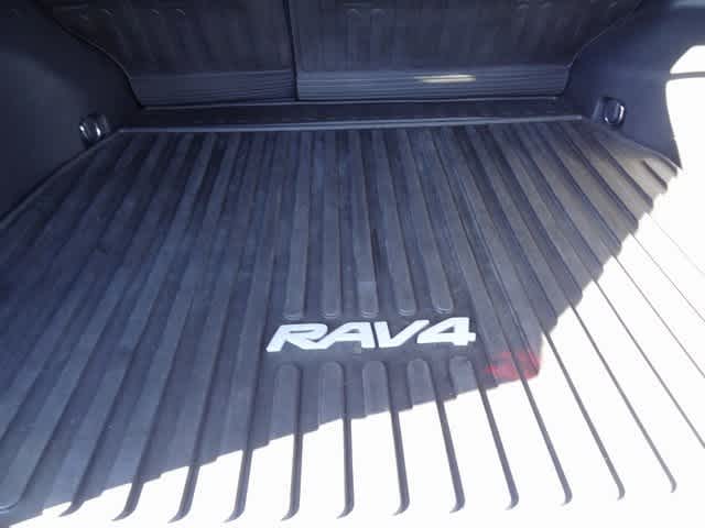 Thumbnail: 2022 Toyota RAV4 - 21