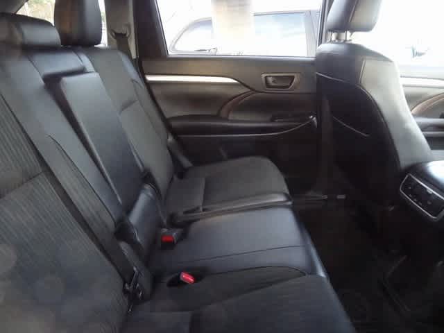 Thumbnail: 2019 Toyota Highlander - 12