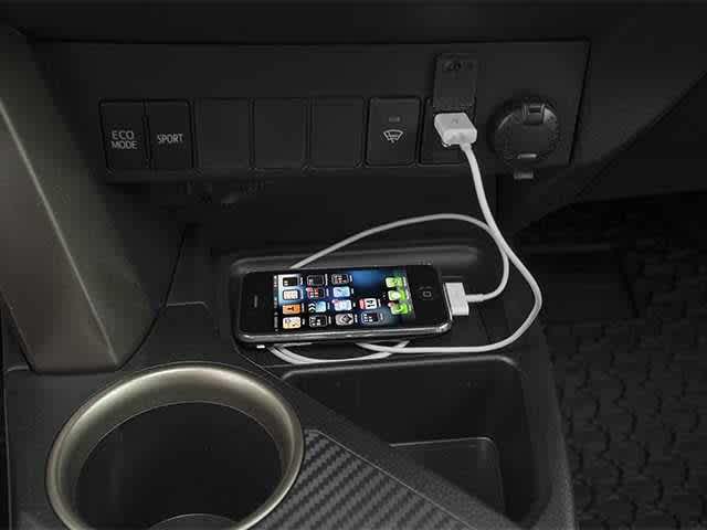 Thumbnail: 2013 Toyota RAV4 - 11