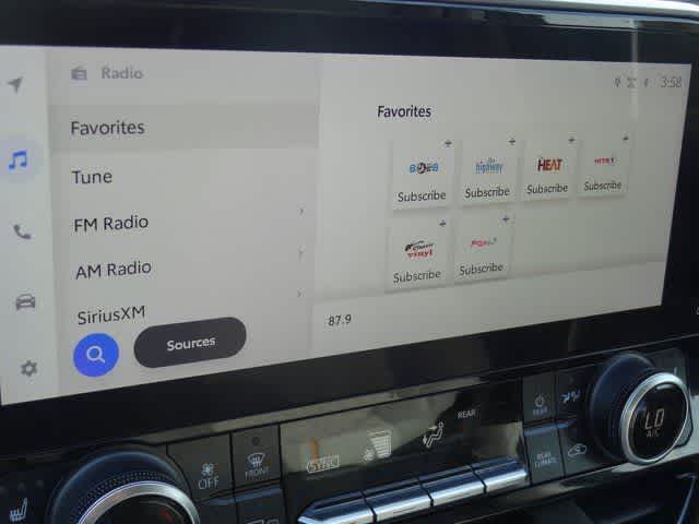 Thumbnail: 2023 Toyota Highlander - 30