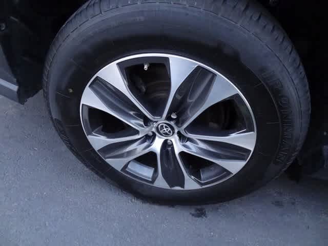 Thumbnail: 2023 Toyota Highlander - 9