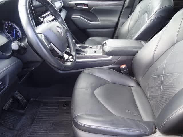 Thumbnail: 2022 Toyota Highlander - 6