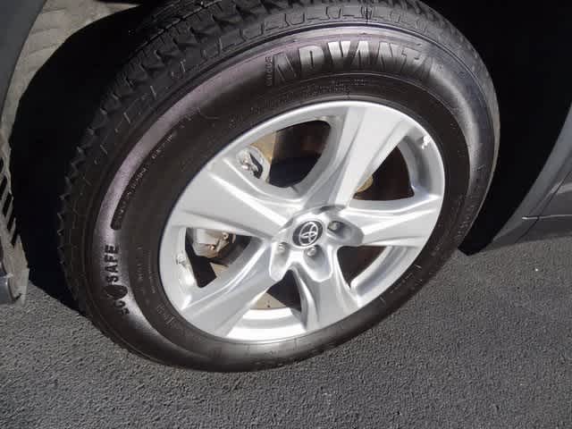 Thumbnail: 2023 Toyota Highlander - 17