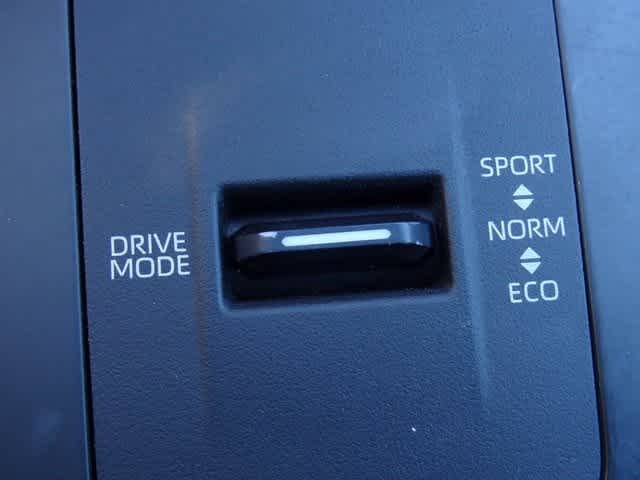 Thumbnail: 2023 Toyota Highlander - 15