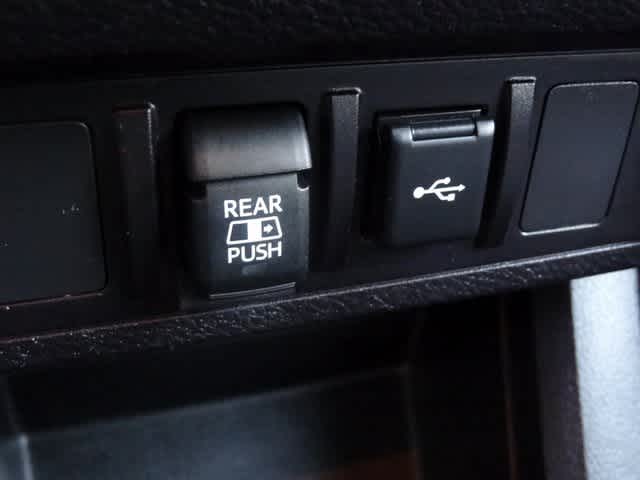 Thumbnail: 2022 Toyota Tacoma - 17