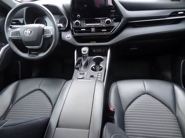 Thumbnail: 2023 Toyota Highlander - 23