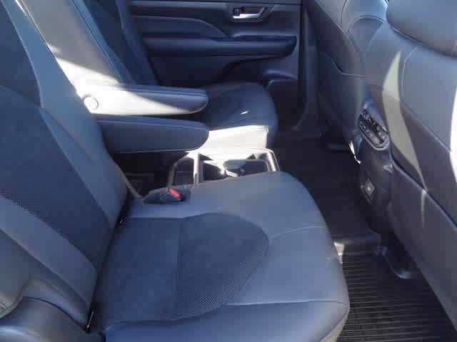 Thumbnail: 2024 Toyota Grand Highlander - 10