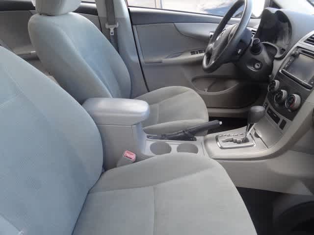 Thumbnail: 2013 Toyota Corolla - 8