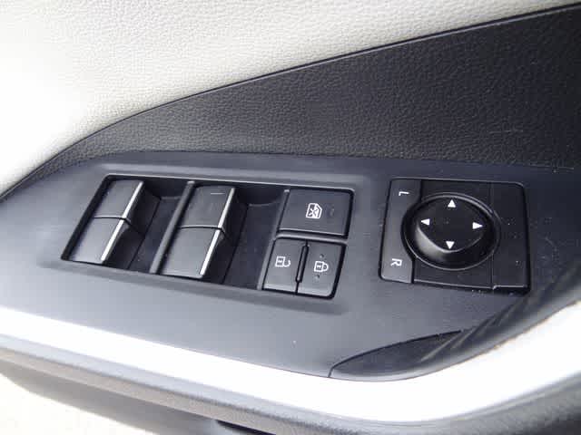 Thumbnail: 2021 Toyota RAV4 - 18