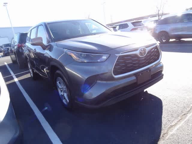 Thumbnail: 2023 Toyota Highlander - 7