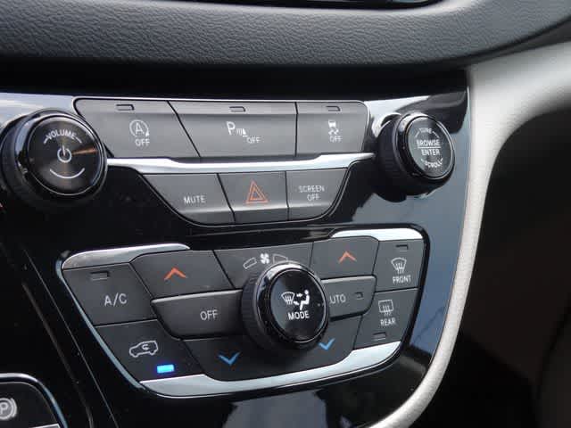 Thumbnail: 2018 Chrysler Pacifica - 31