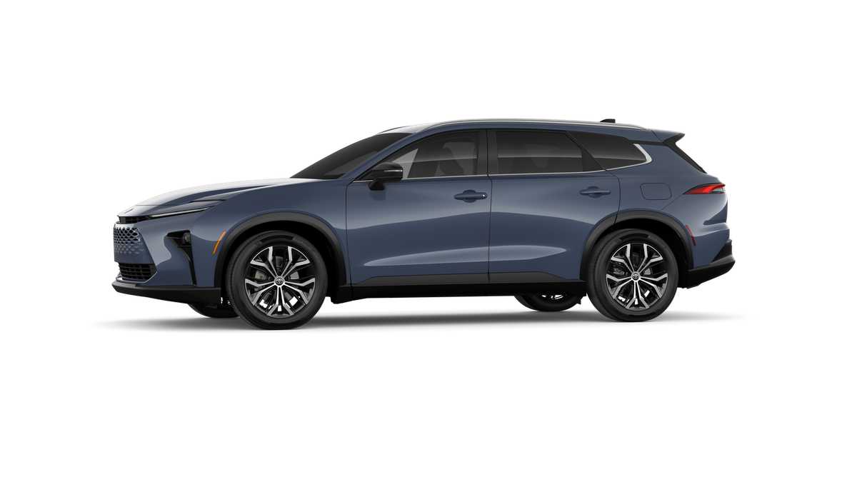 Thumbnail: 2026 Toyota Crown Signia - 3