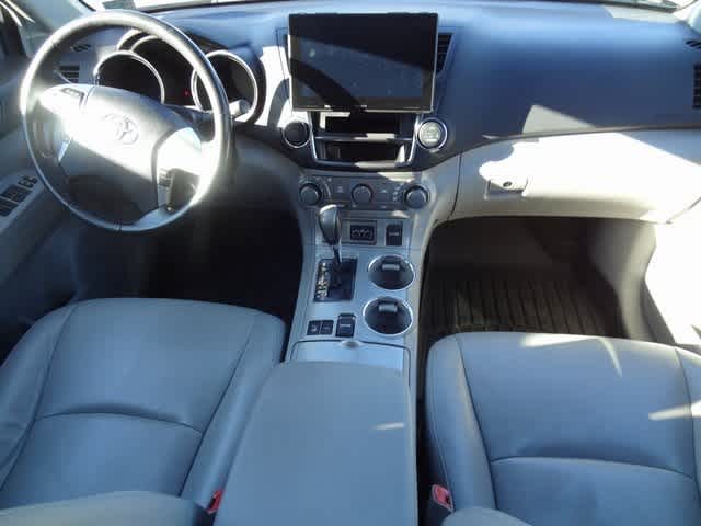Thumbnail: 2013 Toyota Highlander - 25