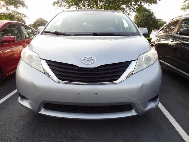 2011 Toyota Sienna LE 2