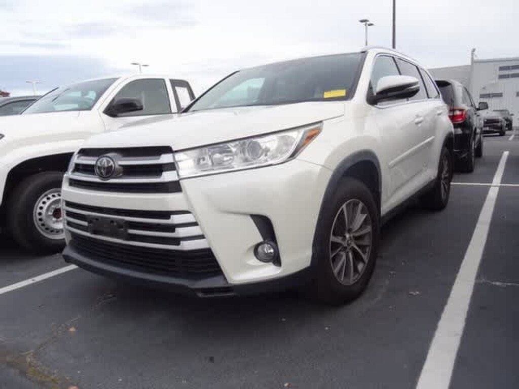Used 2019 Toyota Highlander XLE V6 SUV