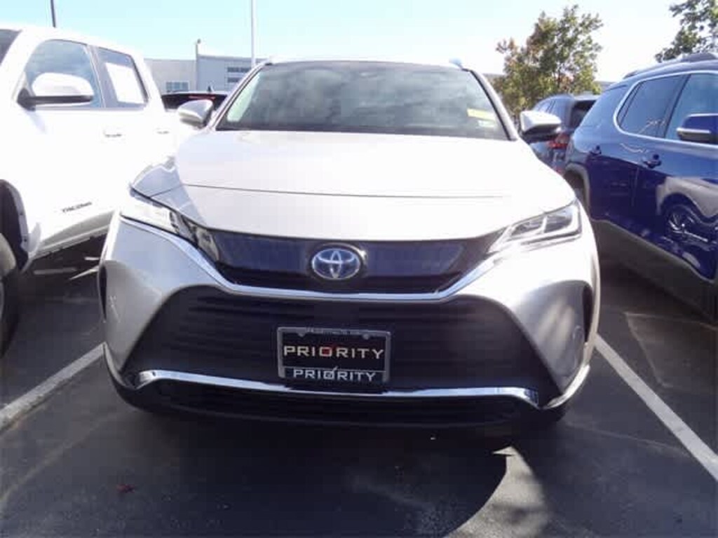 Used 2022 Toyota Venza XLE SUV