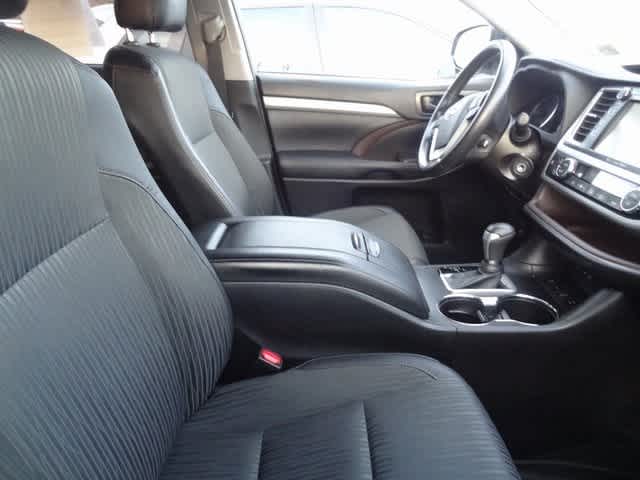 Thumbnail: 2019 Toyota Highlander - 11