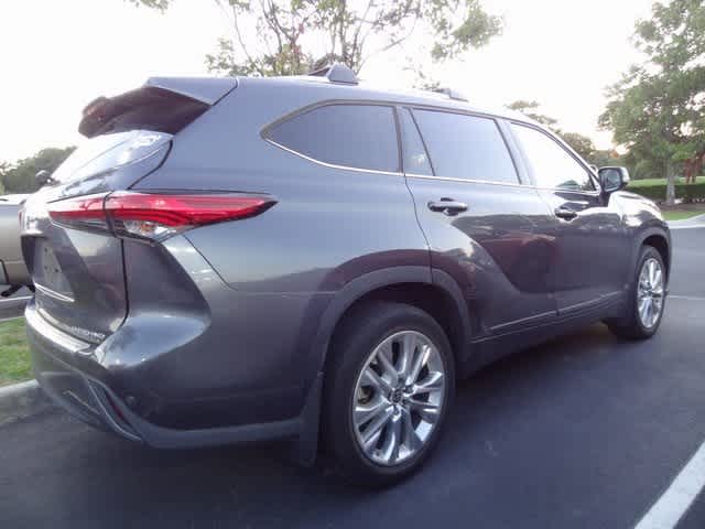 Thumbnail: 2021 Toyota Highlander - 4