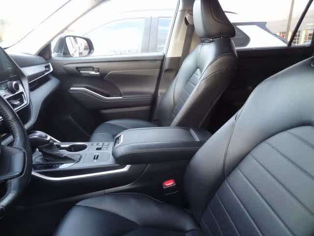 Thumbnail: 2023 Toyota Highlander - 5